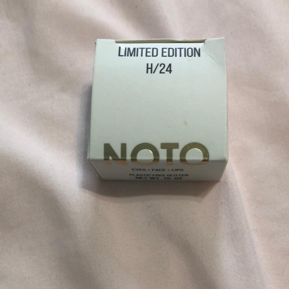 NOTO gold eye glitter unopened